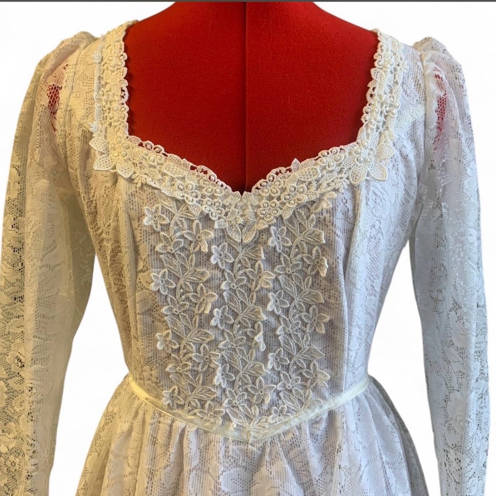 Gunne Sax Ivory Lace Long-Sleeve Wedding Gown Size 11 - Picture 8 of 8